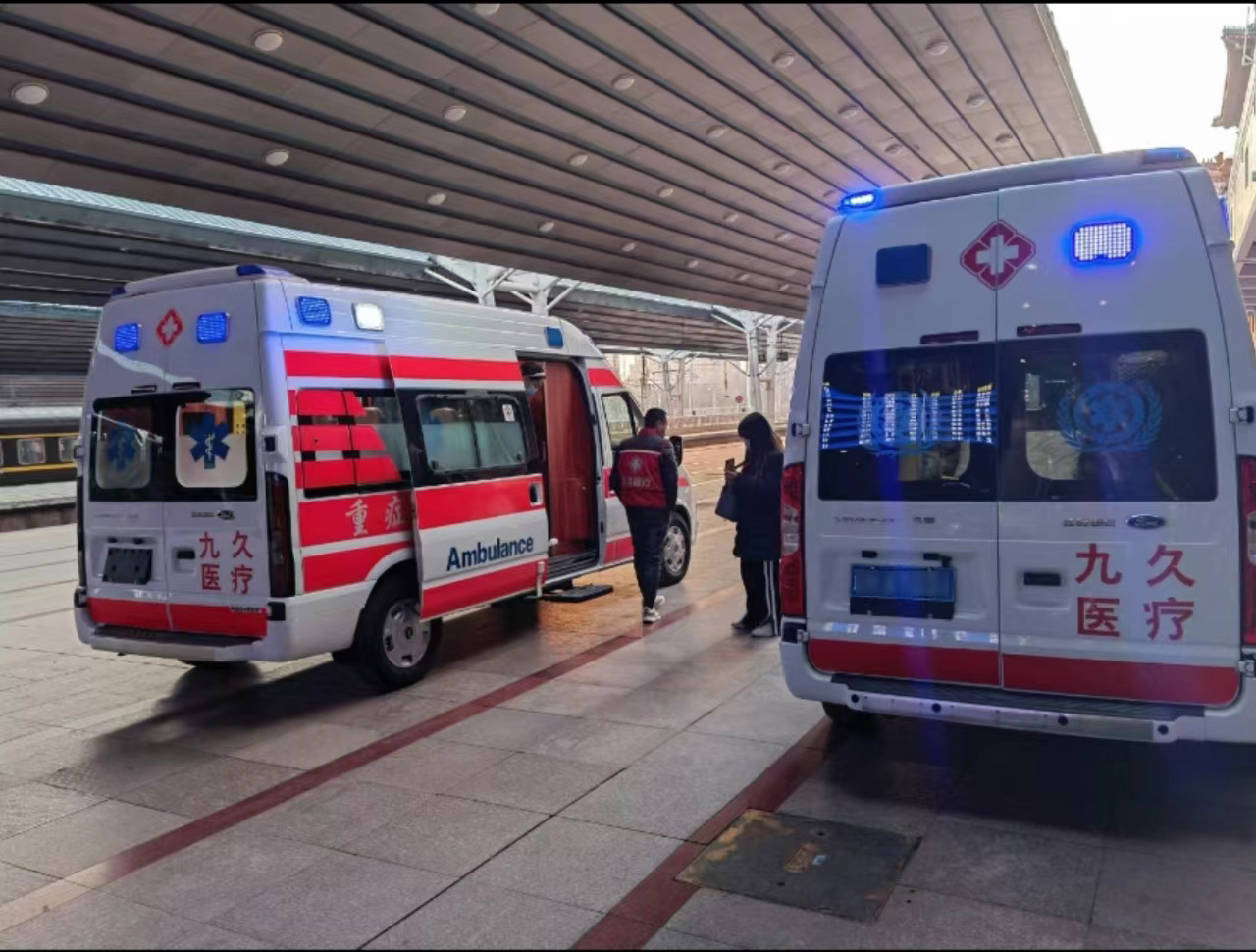 通山县救护车长途转运